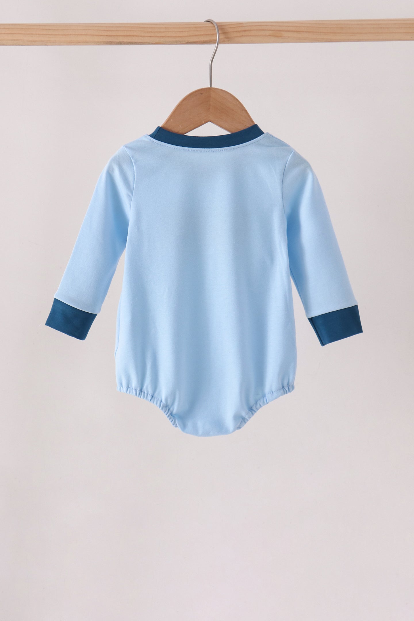 Blue character embroidery bubble